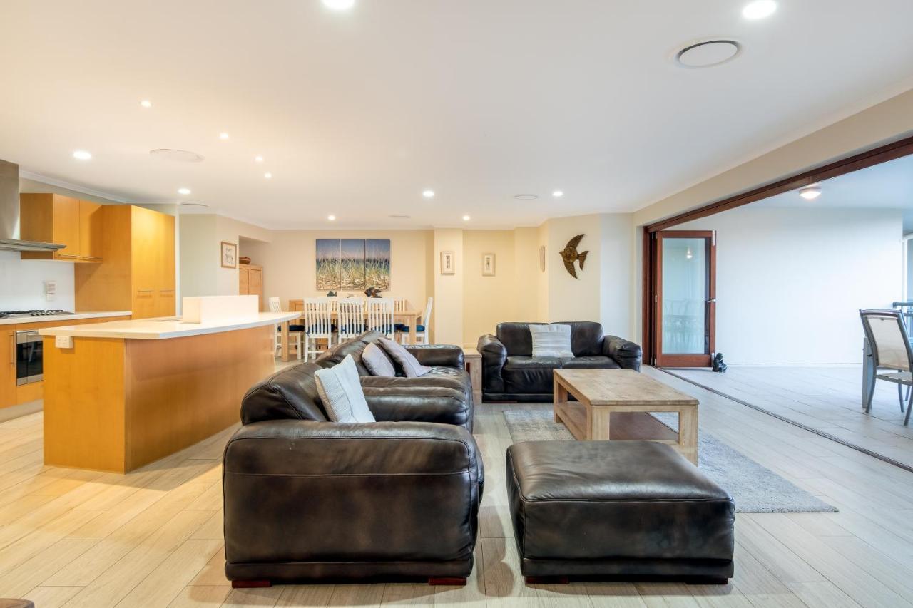 The Village Holiday Apartments At Burleigh Heads Gold Coast Eksteriør bilde