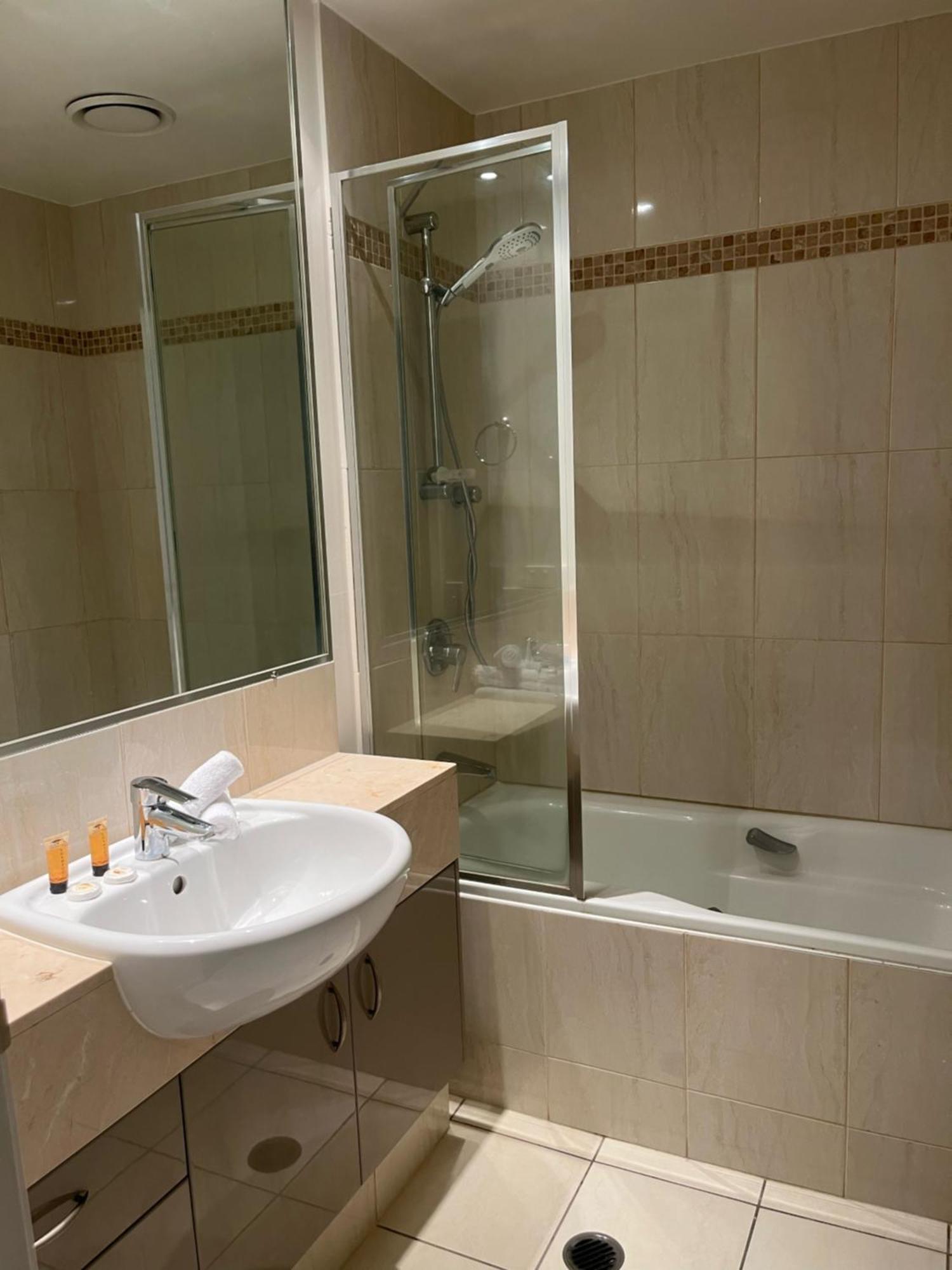 The Village Holiday Apartments At Burleigh Heads Gold Coast Eksteriør bilde