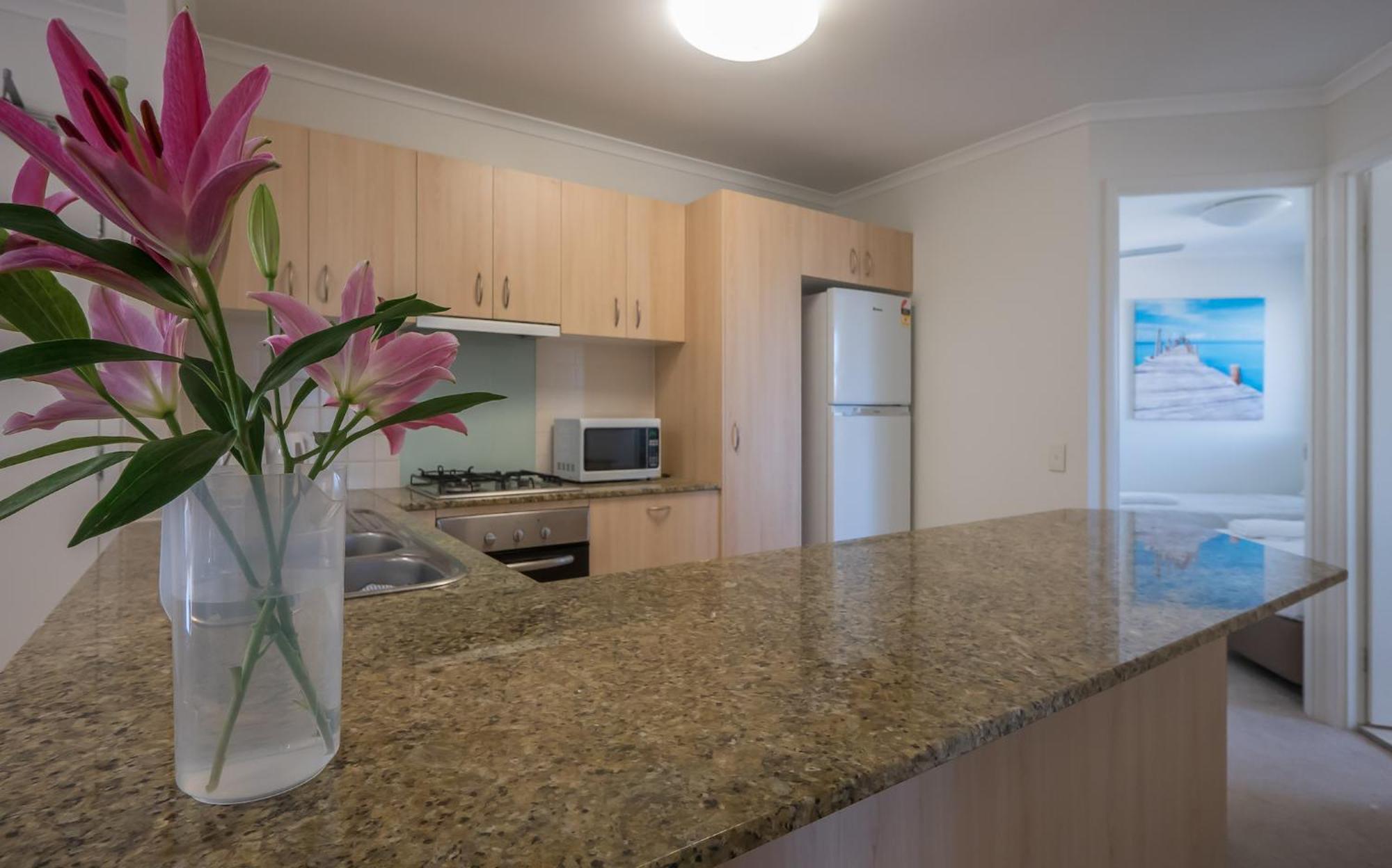 The Village Holiday Apartments At Burleigh Heads Gold Coast Eksteriør bilde
