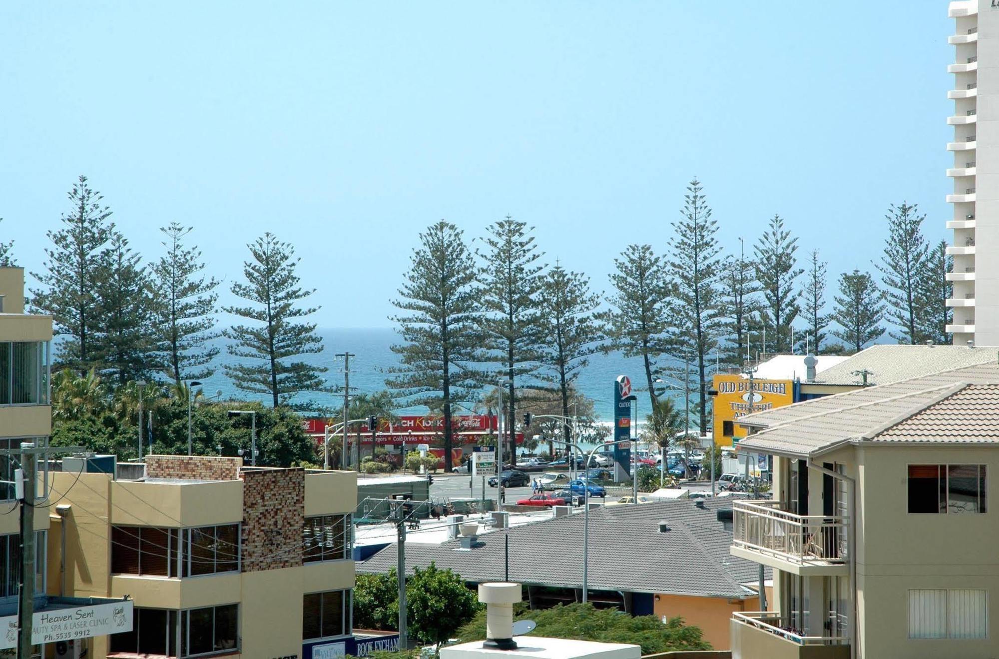 The Village Holiday Apartments At Burleigh Heads Gold Coast Eksteriør bilde